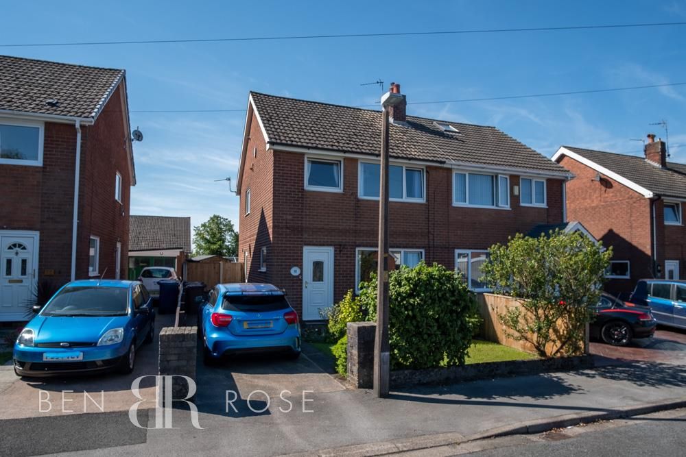 3 bed semidetached house for sale in Bristol Avenue, Farington