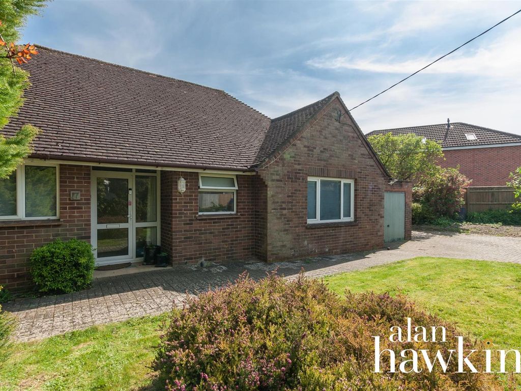 3 bed detached house for sale in Longleaze, Royal Wootton Bassett, Swindon SN4 Zoopla