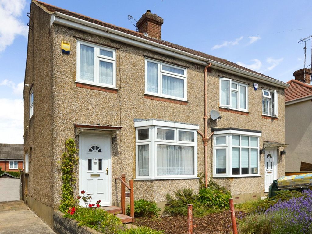 3 bed semidetached house for sale in Ridgeway Drive, Dunstable