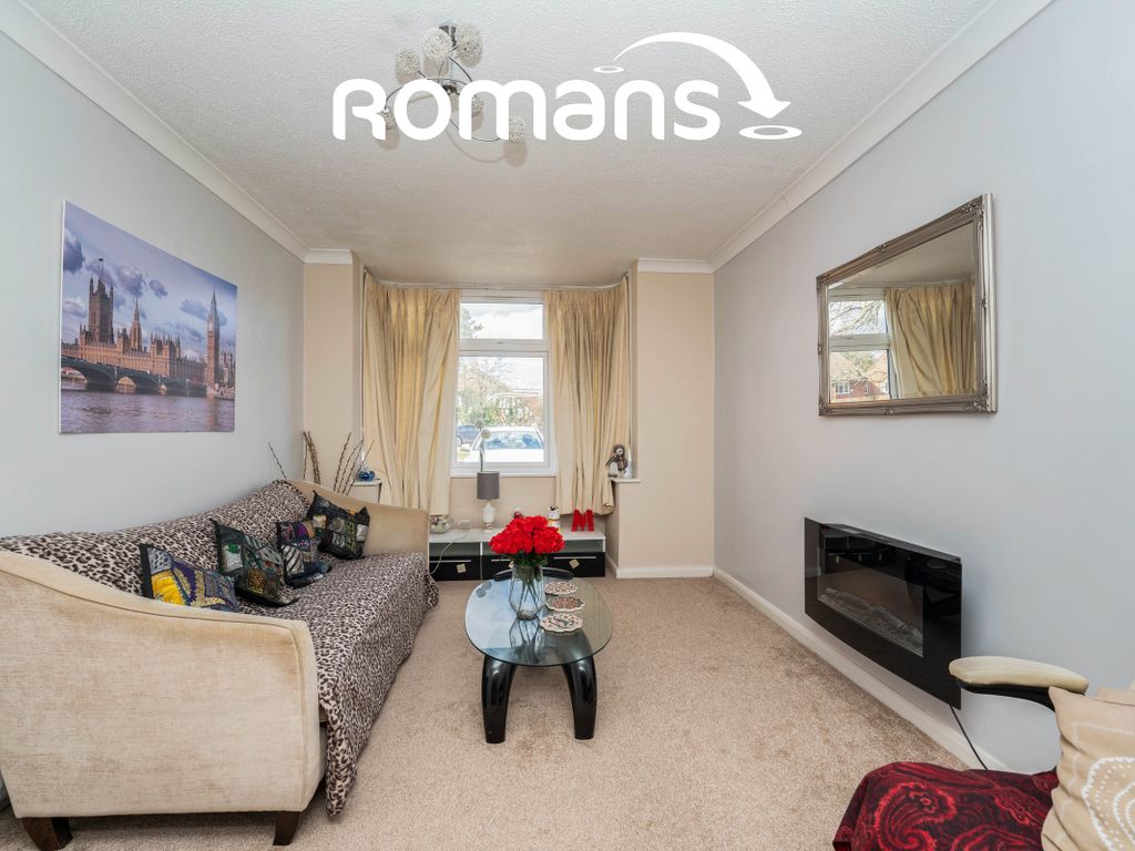 3 bed end terrace house to rent in Long Lane, Hillingdon, Uxbridge UB10