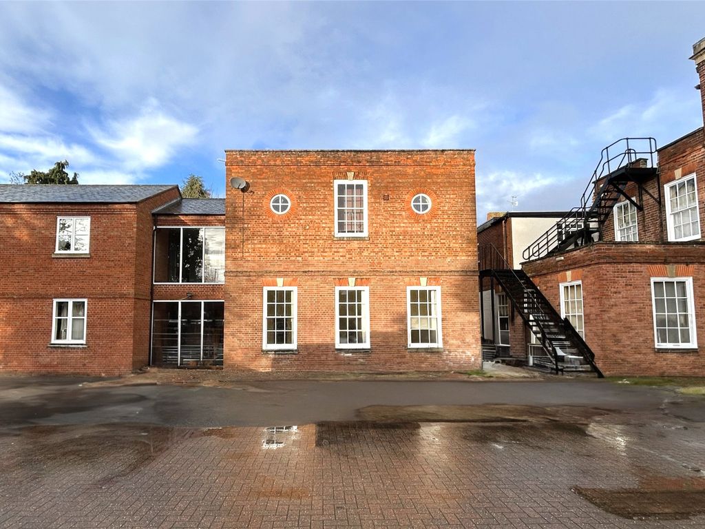 2 bed flat to rent in Thorneloe Place, Thorneloe Walk, Worcester, Worcestershire WR1, £850 pcm