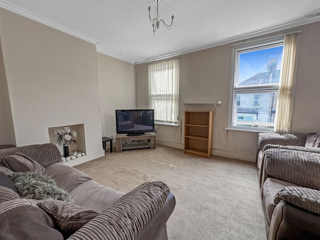 1 bed flat for sale in Turner Road, London E17, £310,000 Zoopla