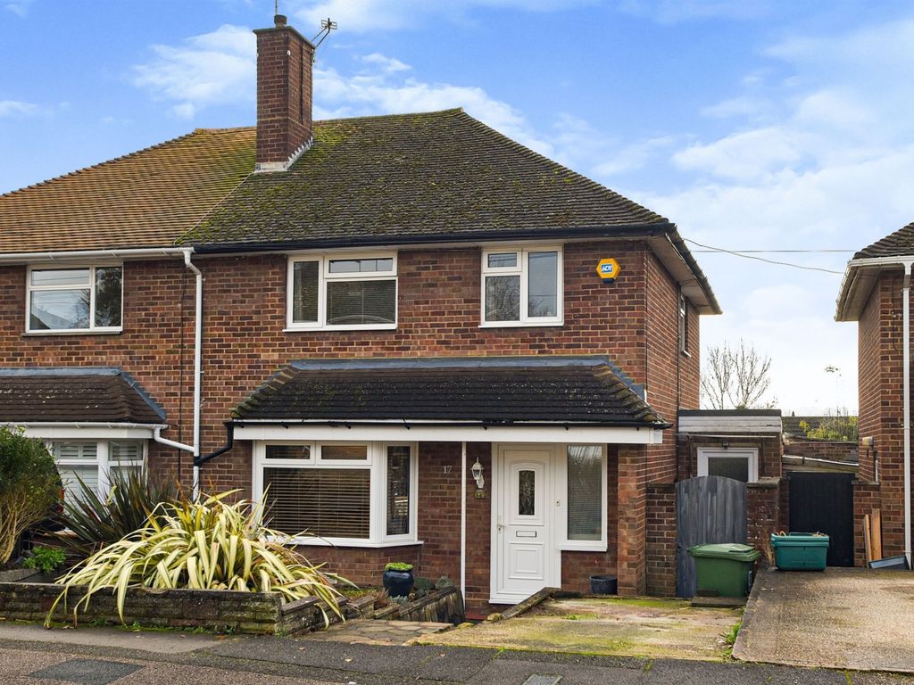 3 bed semidetached house for sale in Lindlings, Hemel Hempstead HP1