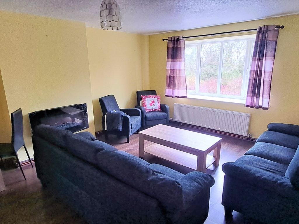 2 bed flat for sale in Dean Court, Bolton BL1 Zoopla