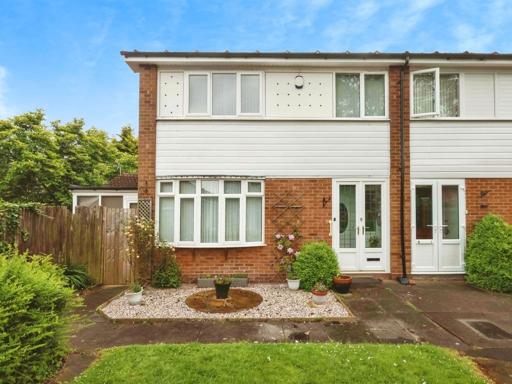 3 bed semidetached house for sale in Evenlode Close, Solihull B92, £
