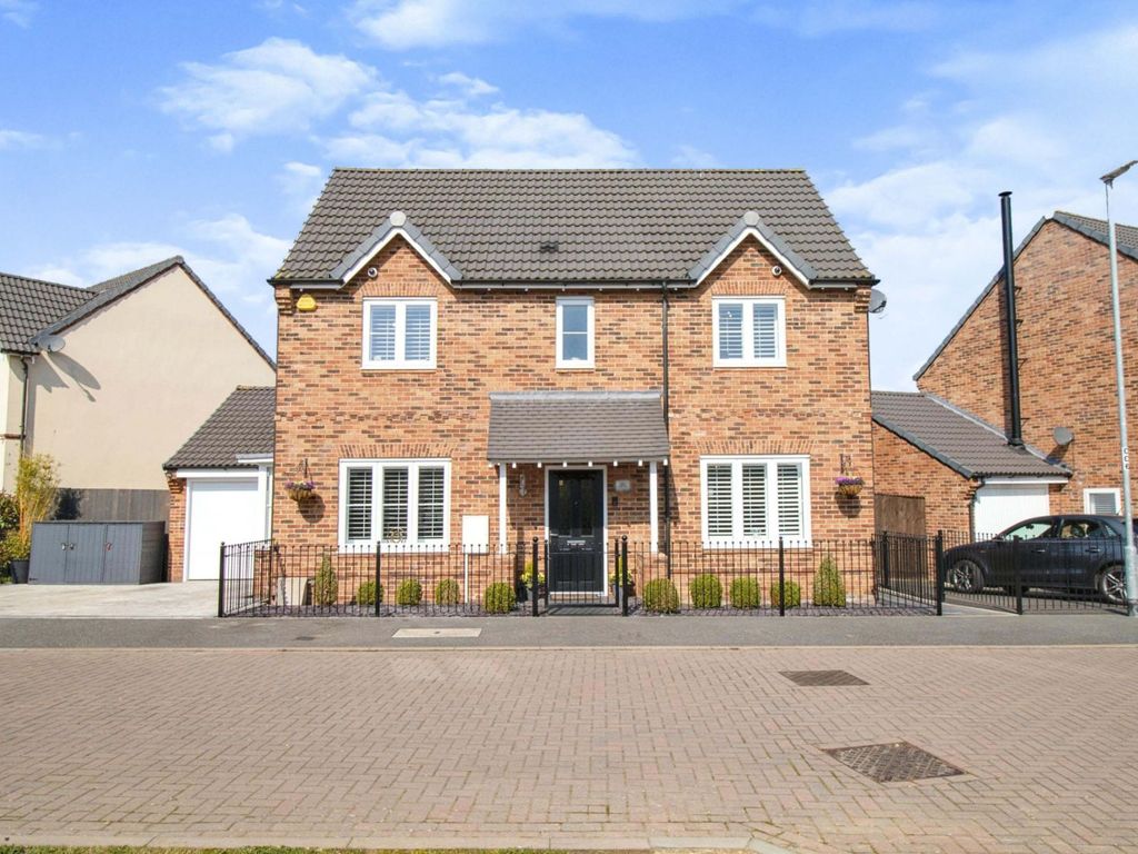 4 bed detached house for sale in Oak Crescent, Wickford SS11 Zoopla