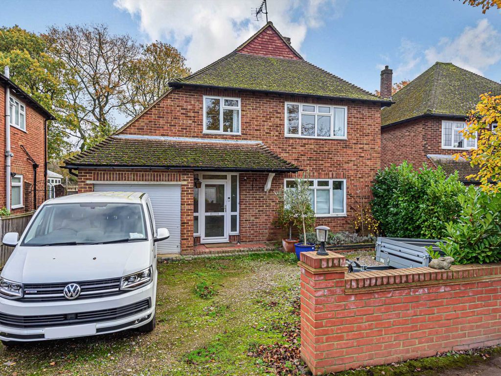 Priest Avenue, Wokingham RG40  