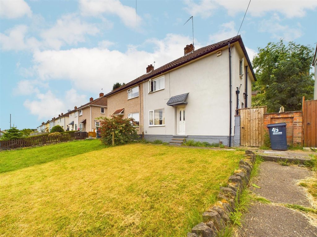 3 bed semidetached house for sale in Calverton Avenue, Carlton