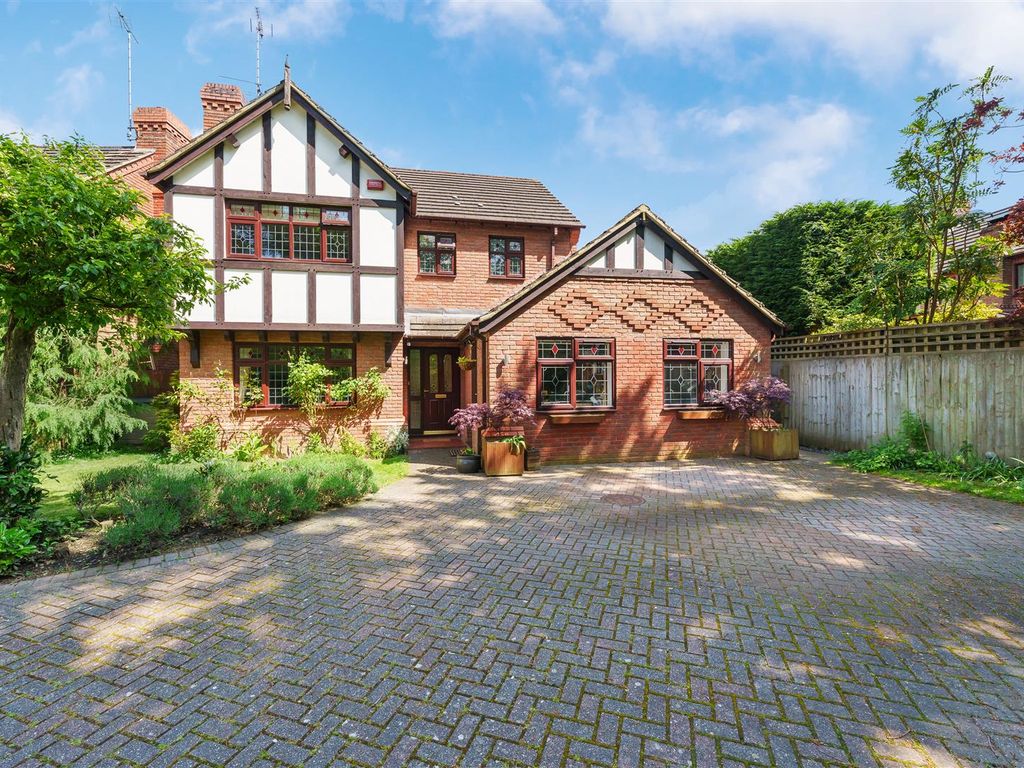 4 bed detached house for sale in Booth Drive, Finchampstead, Berkshire