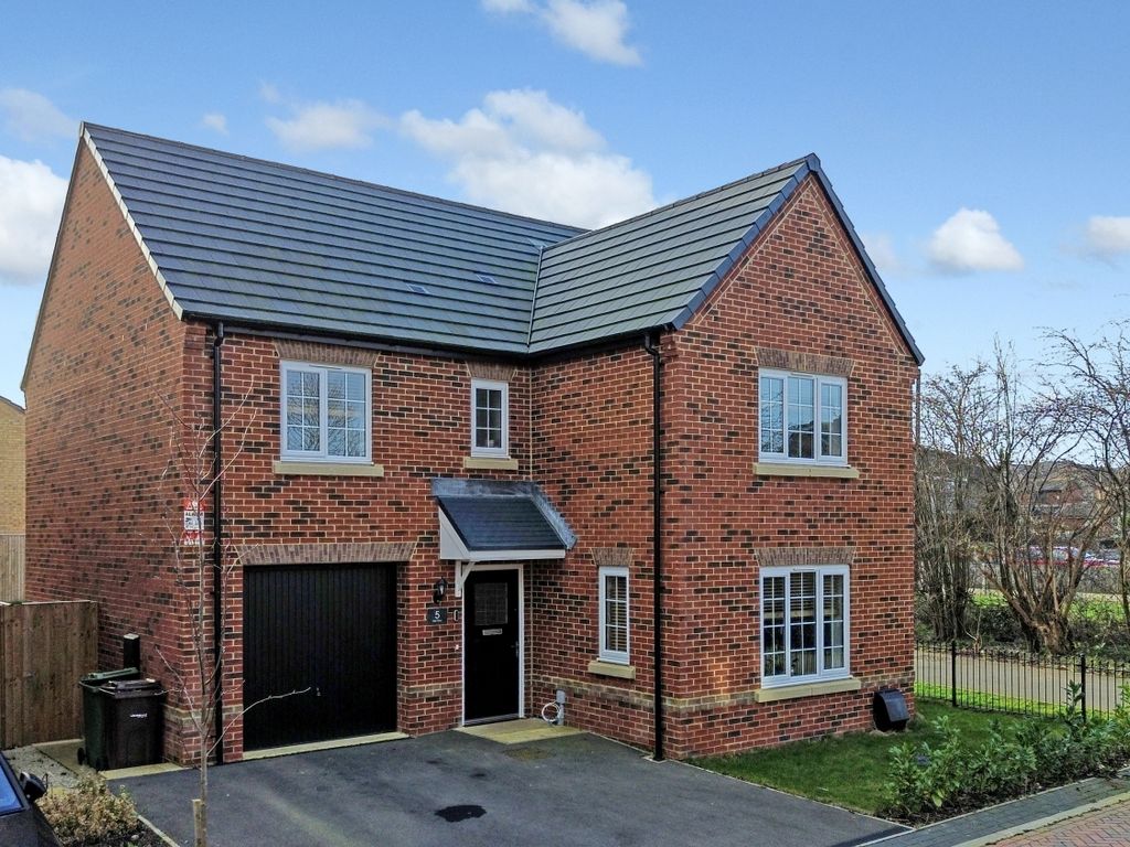 4 bed detached house for sale in Oak View, Normanton, Yorkshire WF6, £