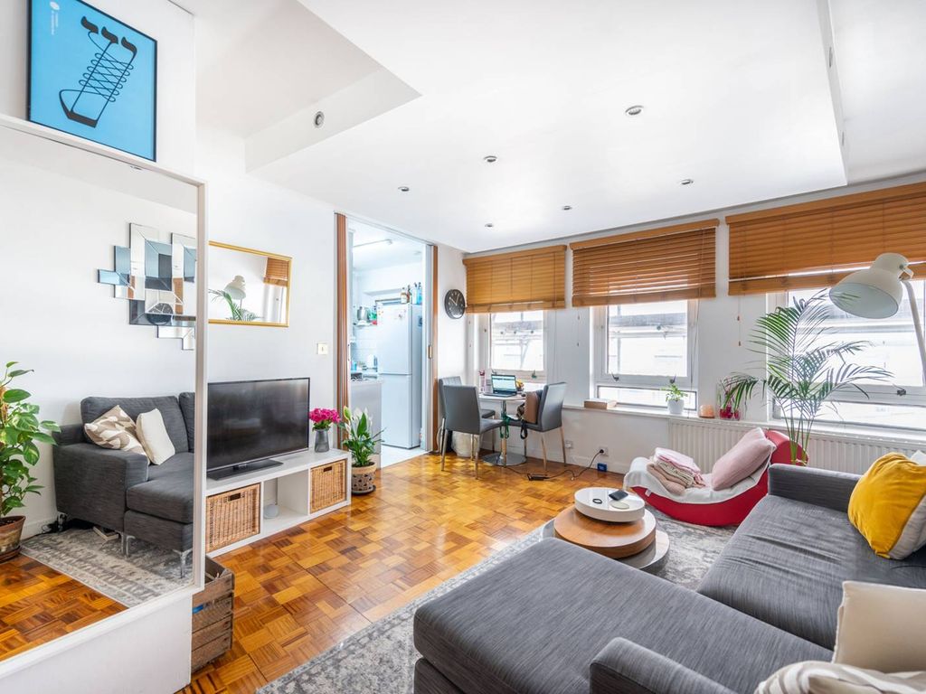 1 bed flat to rent in Kensington Church Street, Kensington, London W8