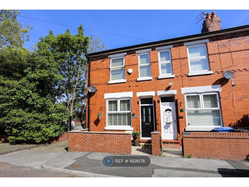 3 bed end terrace house to rent in Westminster Avenue, Stockport SK5, £