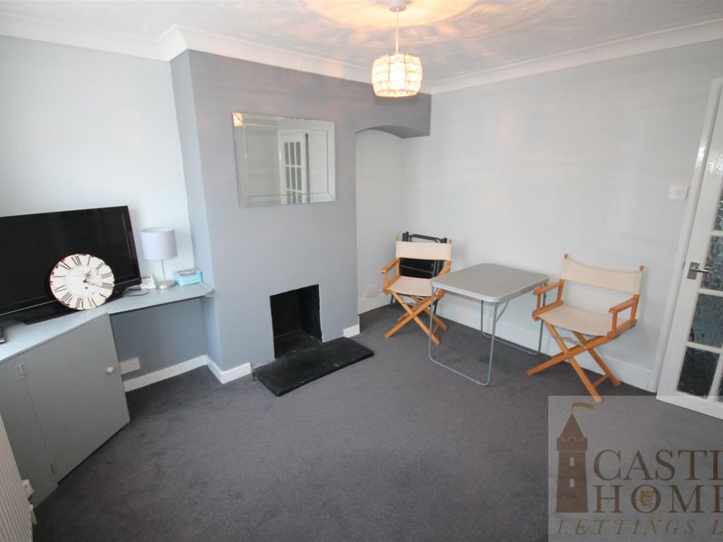 3 bed terraced house to rent in Raglan Street, Lowestoft NR32, £695 pcm