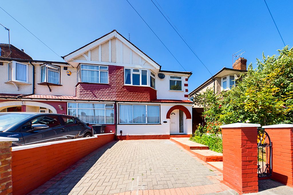 3 bed end terrace house for sale in Castle Road, Northolt UB5 Zoopla