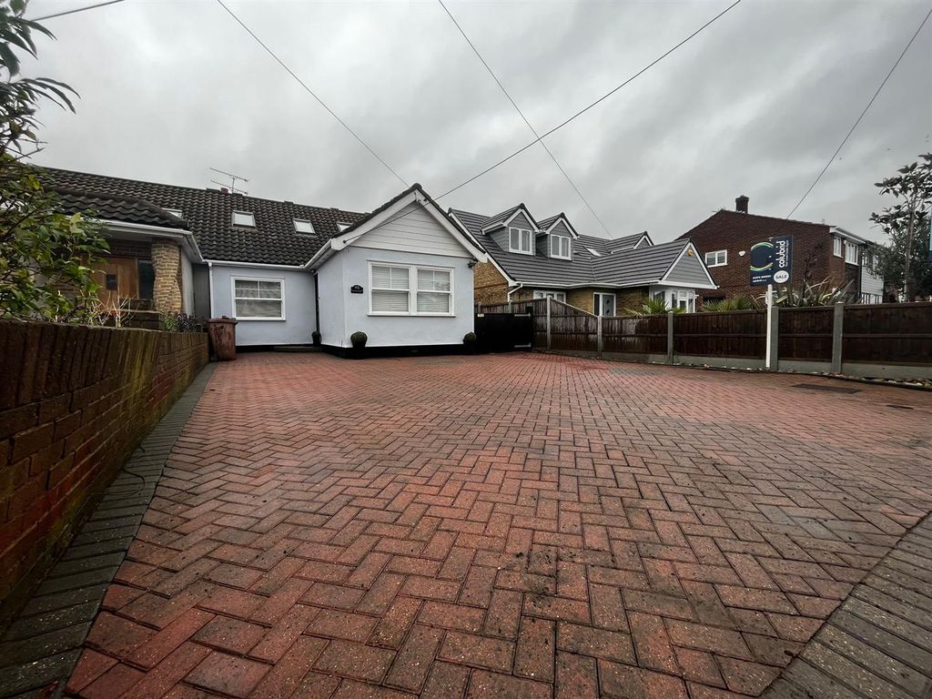 5 bed semidetached house for sale in Branksome Avenue, StanfordLe