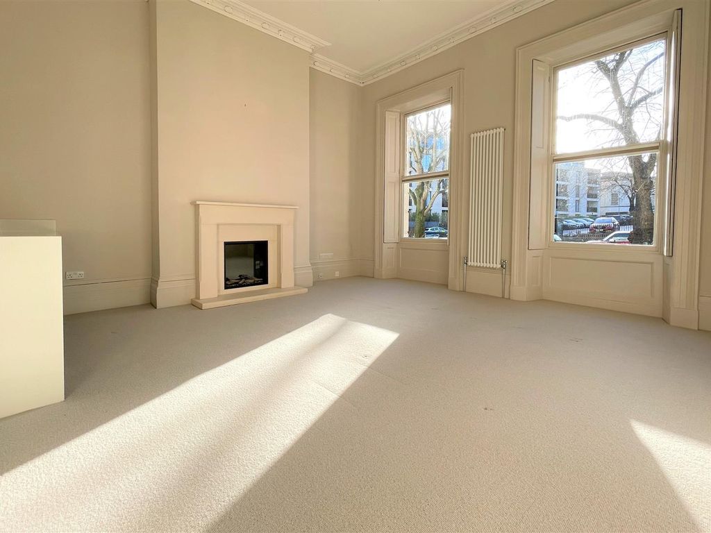 2 bed flat to rent in St. Road, Cheltenham GL50, £1,295 pcm