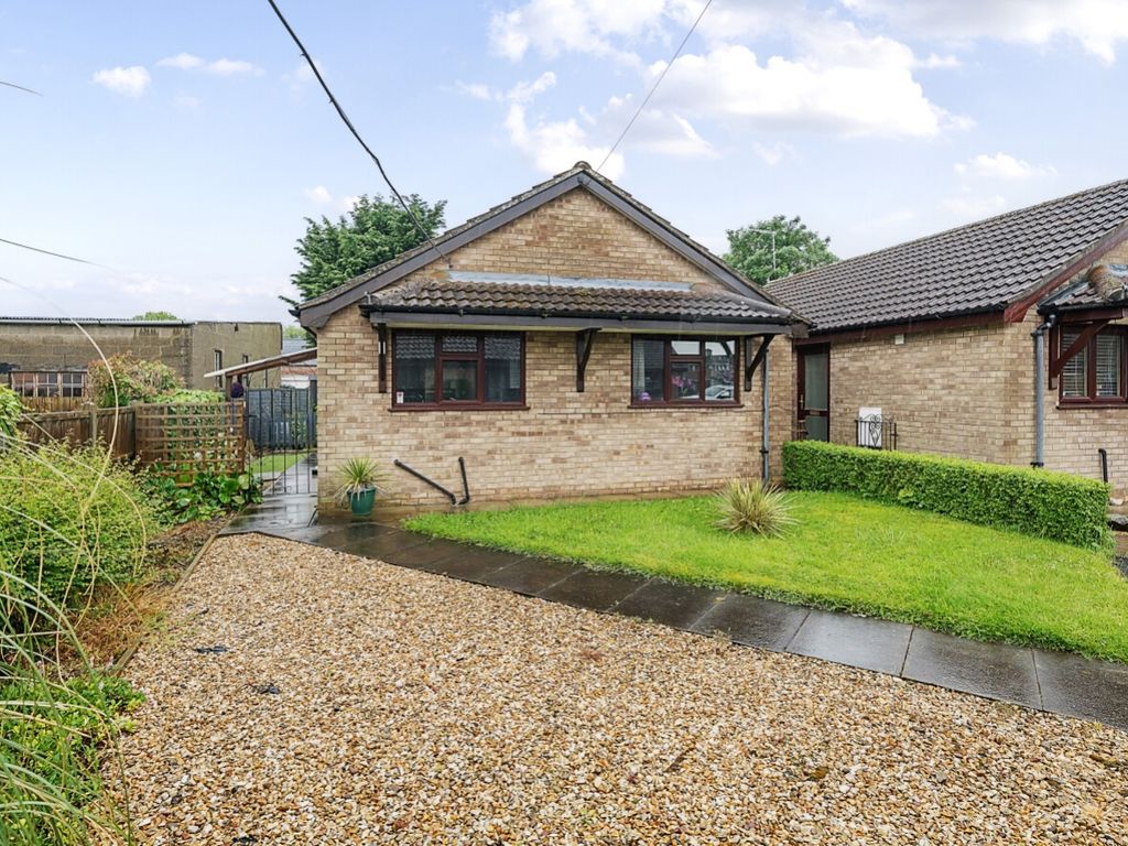 2 bed detached bungalow for sale in Queensway Court, Saxilby, Lincoln