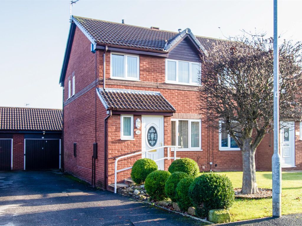 3 bed semidetached house for sale in Eskdale Avenue, Altofts