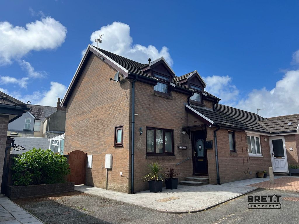 2 bed semidetached house for sale in Tollgate Court, Milford Haven
