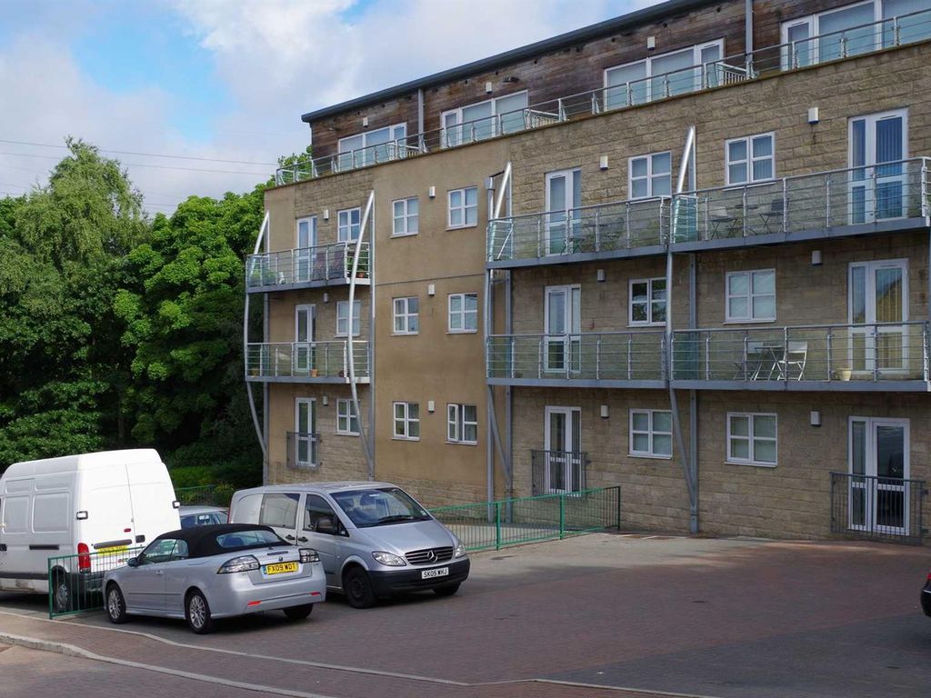 2 bed flat to rent in Brackendale, Bradford BD10, £600 pcm Zoopla
