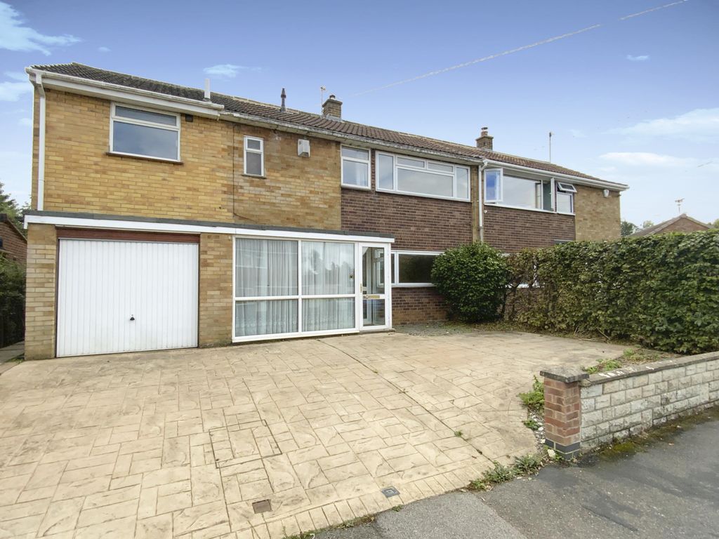 4 bed semidetached house for sale in Rosemary Crescent, Grantham NG31