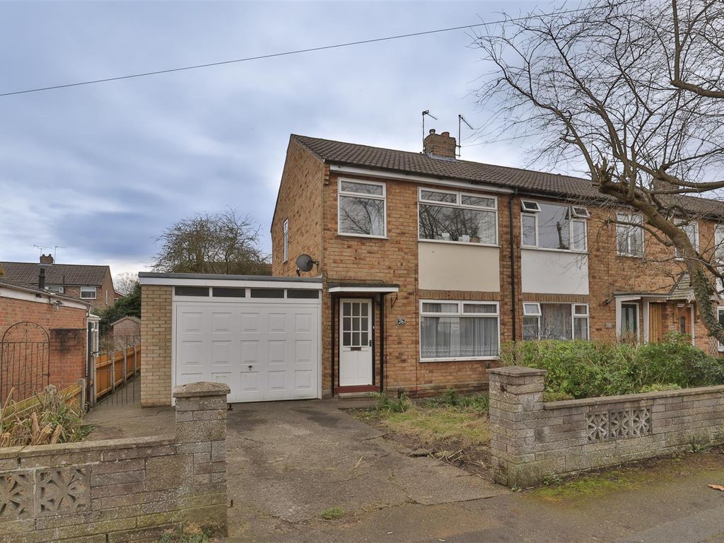 3 bed semidetached house for sale in Moorland Road, York, North