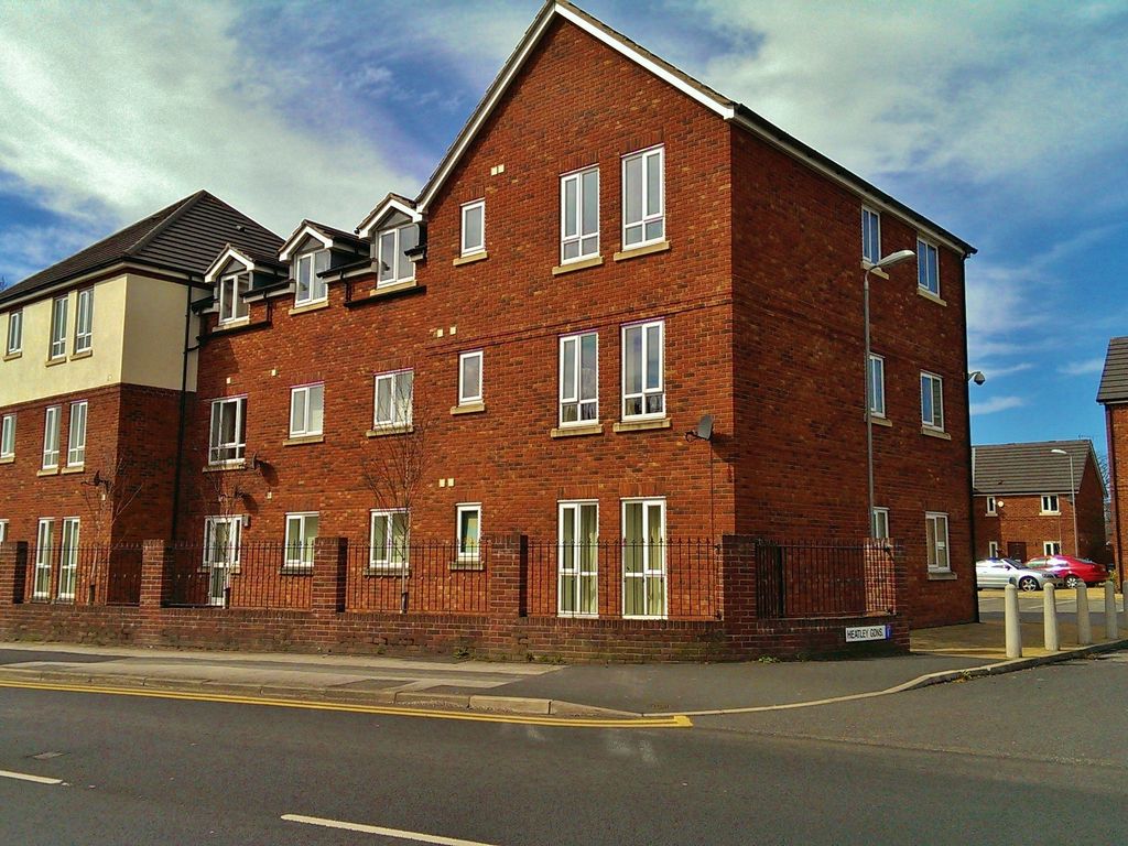 2 bed flat to rent in Heatley Gardens, Bolton Road, Westhoughton BL5, £