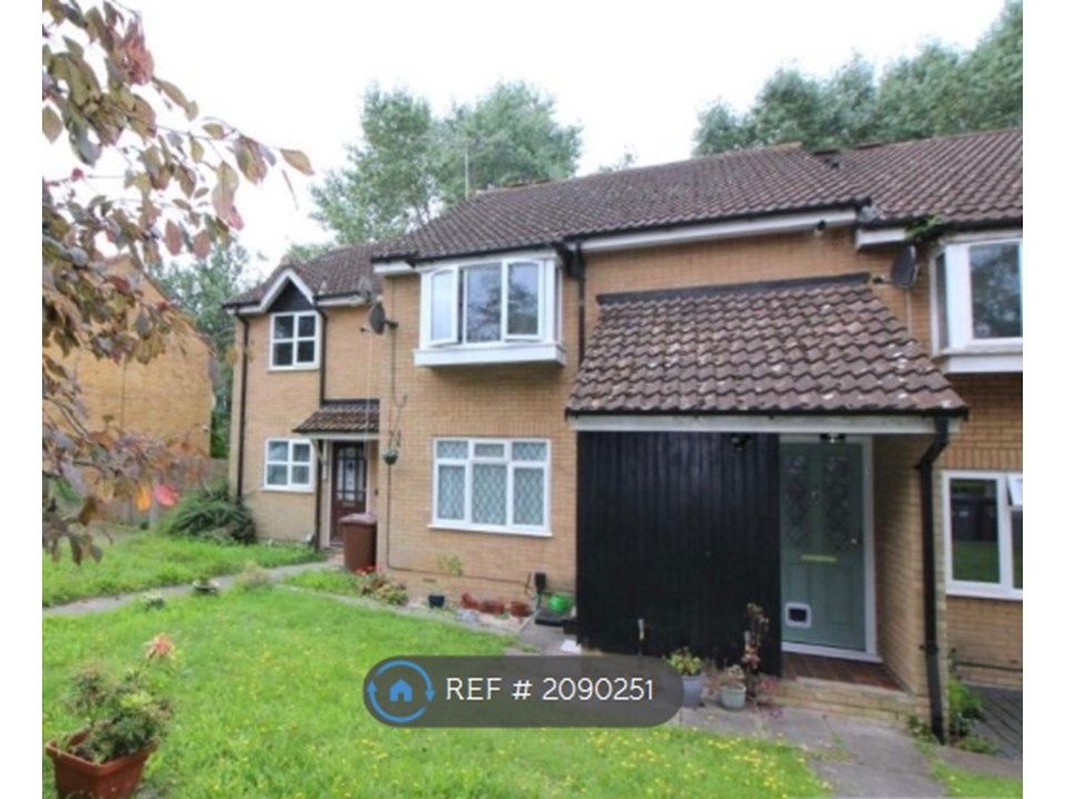 2 bed to rent in Danziger Way, Borehamwood WD6, £1,750 pcm
