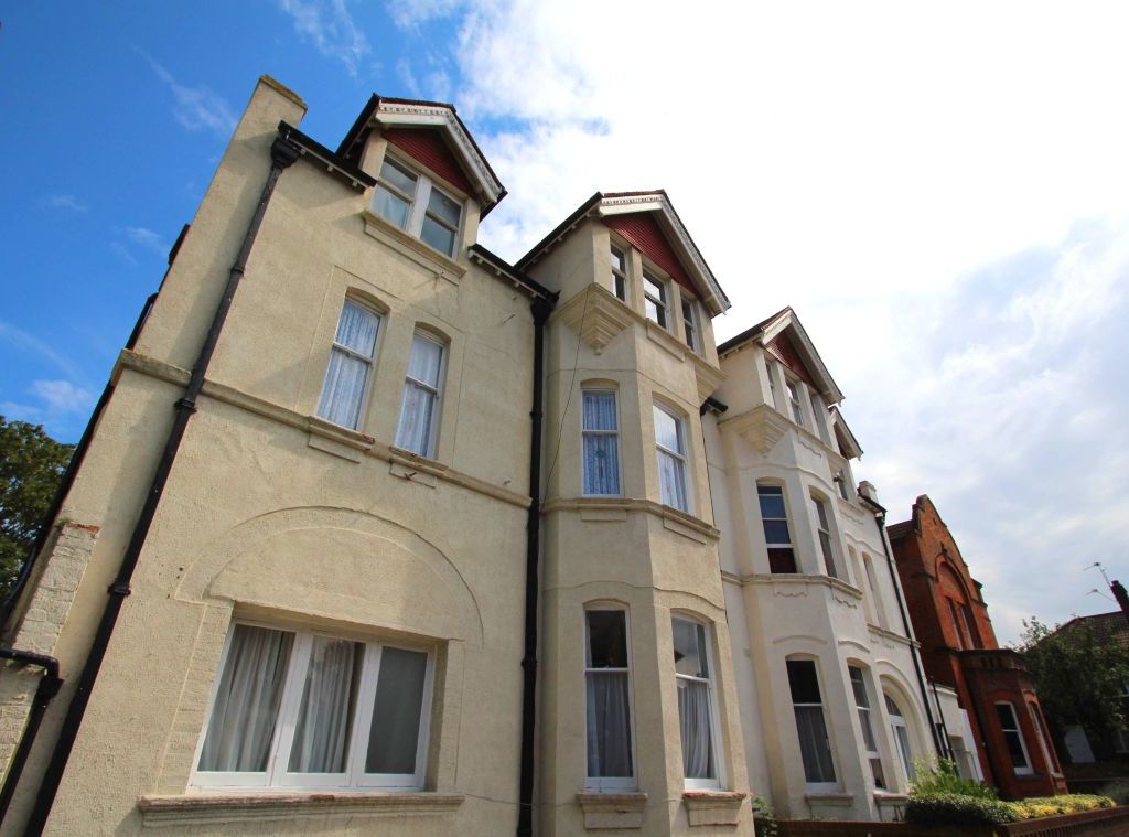 1 bed flat to rent in Claremont Gardens, Surbiton KT6 Zoopla