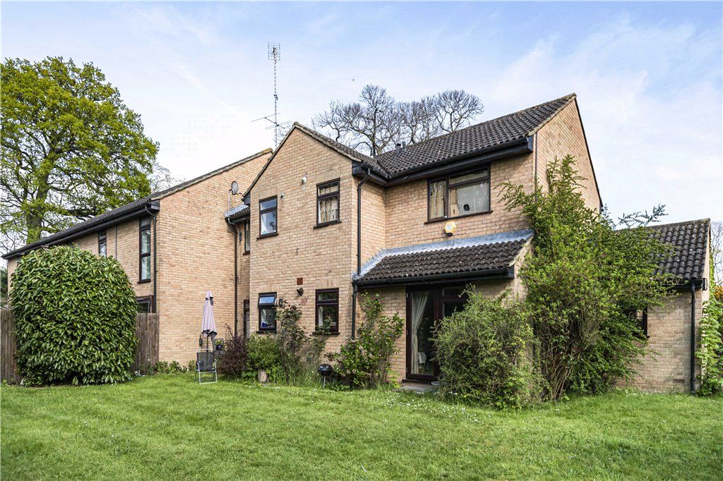 2 bed flat for sale in Raglan Road, Knaphill, Woking, Surrey GU21 Zoopla