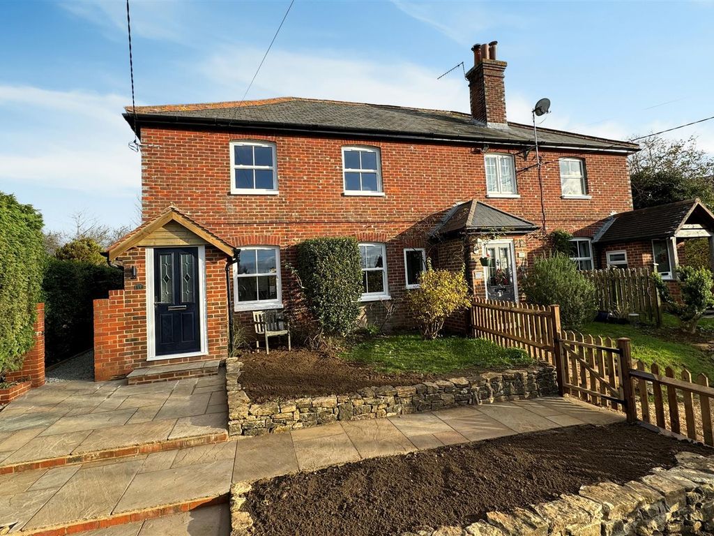 3 bed end terrace house for sale in Lower Manor Road, Milford