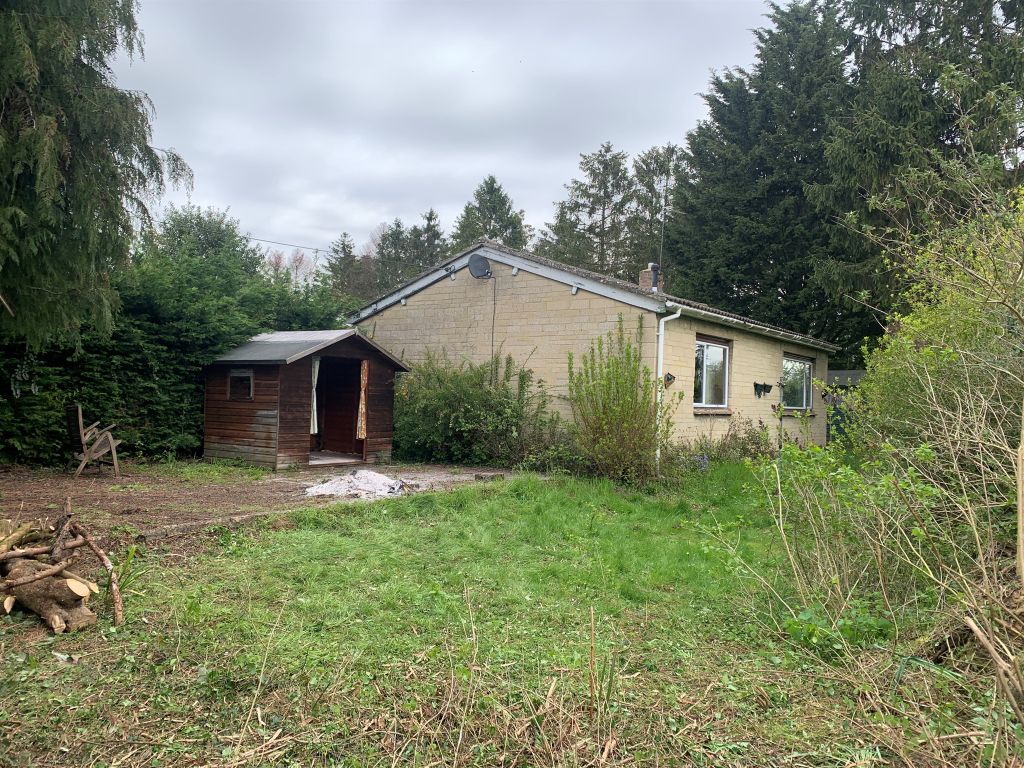 2 bed detached bungalow for sale in Foxburrow Close, Sutton, Witney