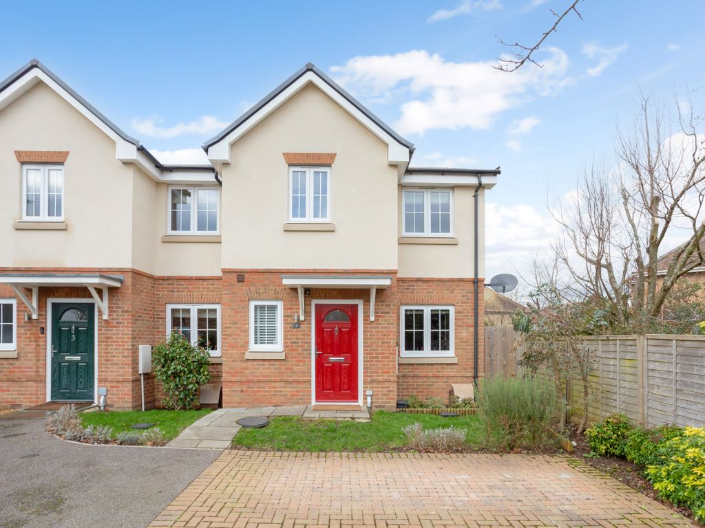 3 bed detached house for sale in Bridgeman Drive, Windsor SL4, £575,000