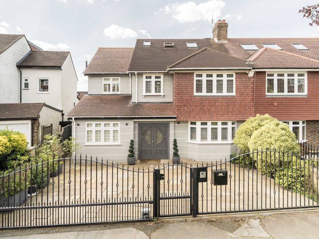 6 bed semidetached house for sale in Crescent Way, London SW16, £