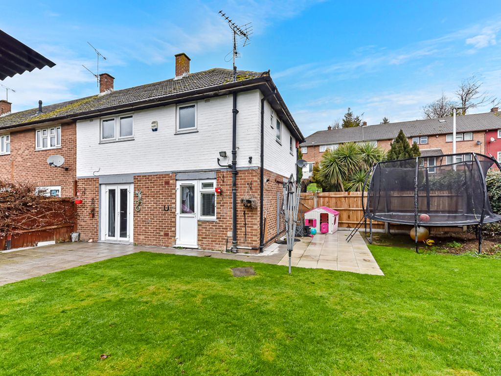 3 bed end terrace house for sale in Sycamore Road, Strood, Kent. ME2