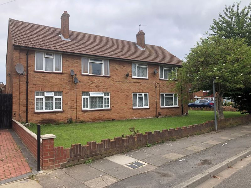 2 bed flat to rent in Hudson Road, Harlington, Hayes UB3, £1,450 pcm Zoopla