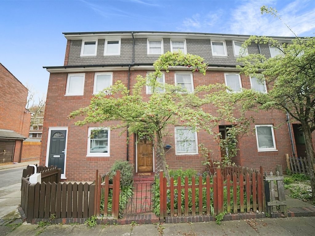 4 bed terraced house for sale in Clifton Way, London, Greater London