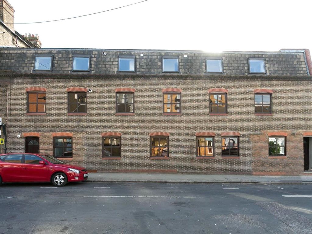 2 bed flat to rent in Priory Avenue, Walthamstow, London E17 Zoopla