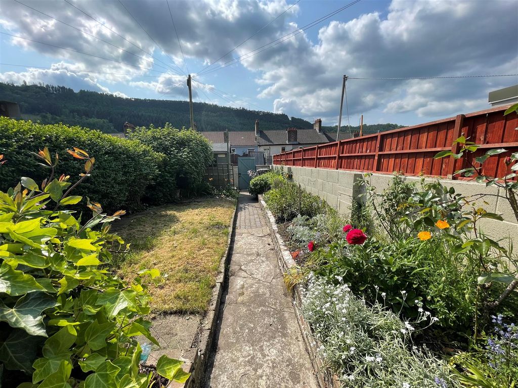3 bed terraced house to rent in Islwyn Street, Cwmfelinfach, Ynysddu