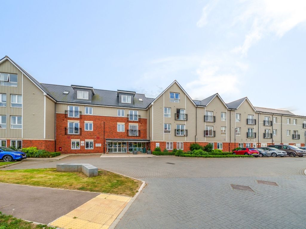2 bed flat for sale in Pilots View, Chatham ME4, £140,000 Zoopla