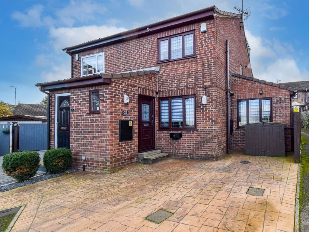 Middlecroft Close, Leeds LS10  