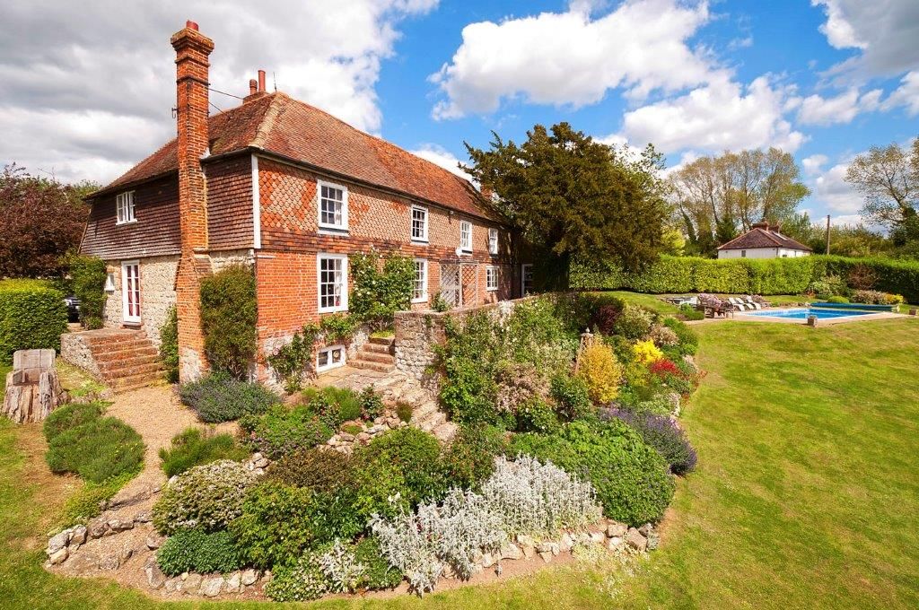 5 bed country house to rent in Lenham Road, Maidstone, Kent