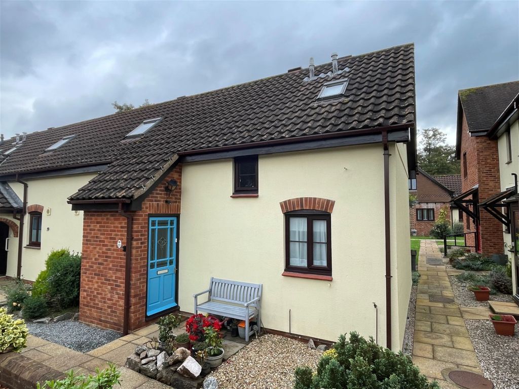 2 bed end terrace house for sale in Fairwaters, Longford Lane