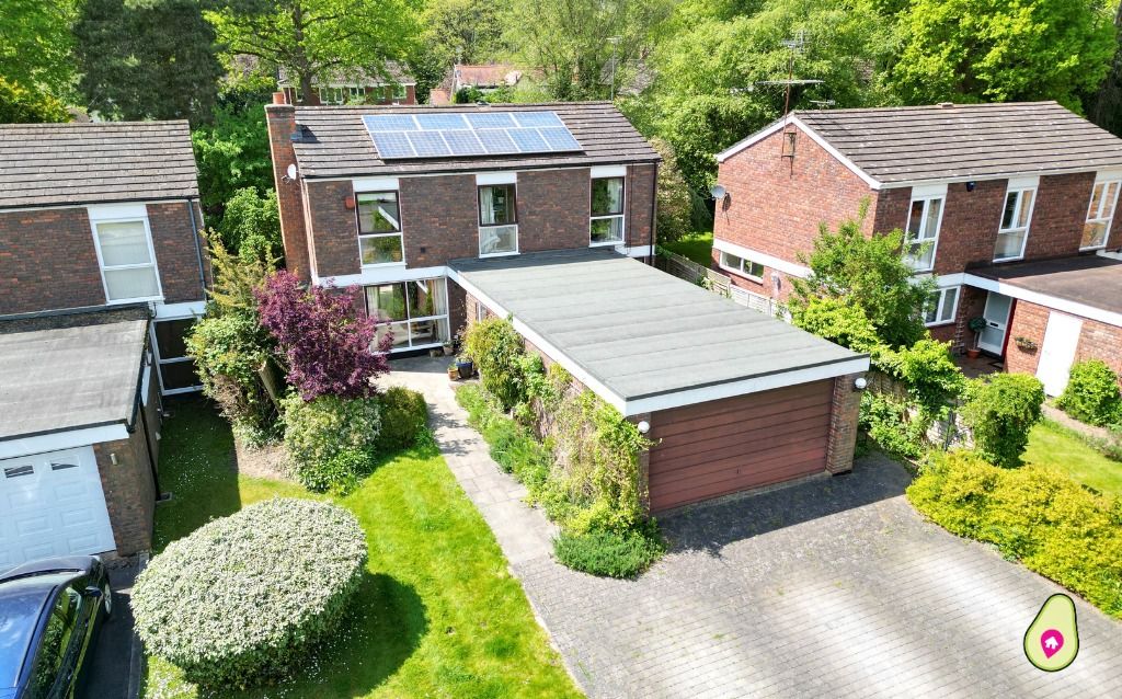 4 bed detached house for sale in Wellesley Drive, Crowthorne, Berkshire