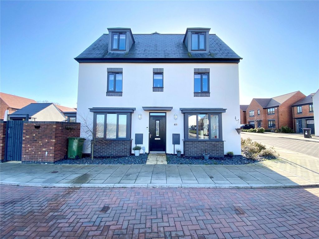 4 bed semidetached house for sale in Bickerton Grove, Telford