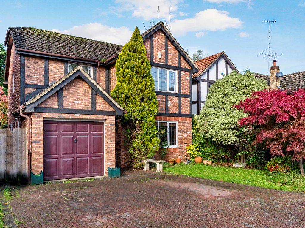 Connaught Drive, Weybridge KT13  