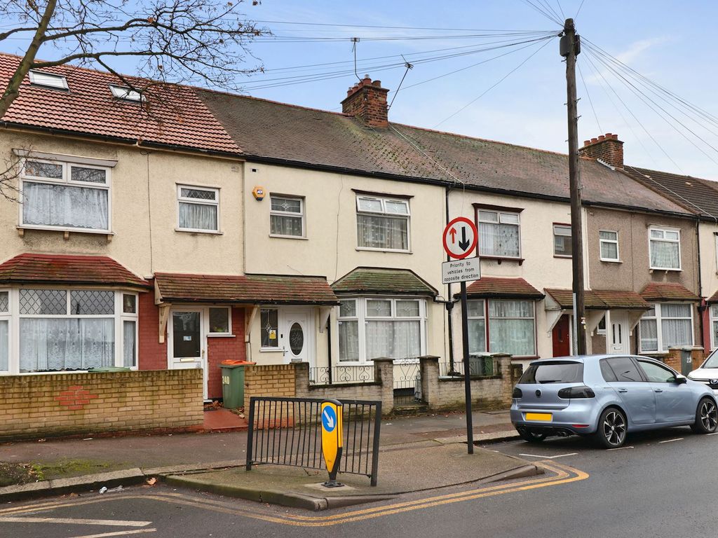 4 bed terraced house for sale in Lonsdale Avenue, London E6, £525,000