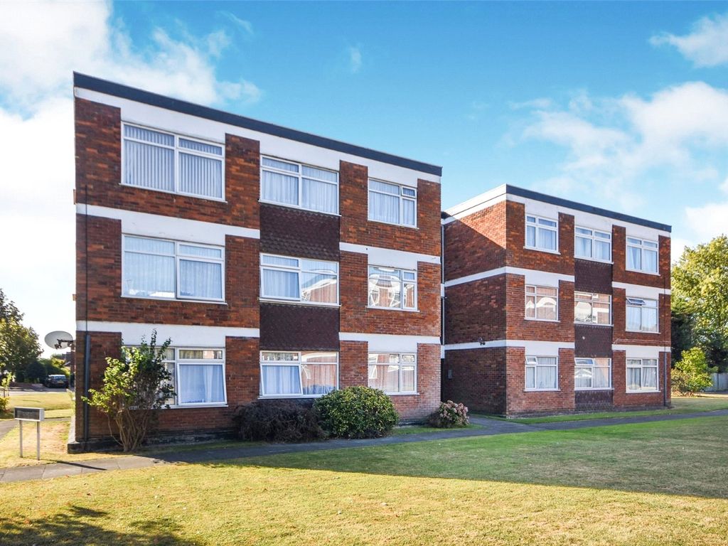 2 bed flat for sale in South Justins, Thorpe Hall Avenue, Thorpe Bay, Essex SS1, £250,000 Zoopla