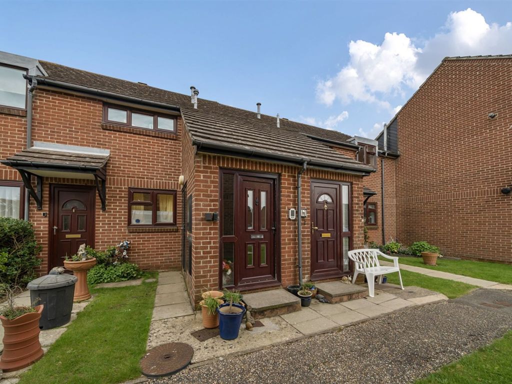 2 bed flat for sale in Kingfisher Court, Bognor Regis PO22, £165,000