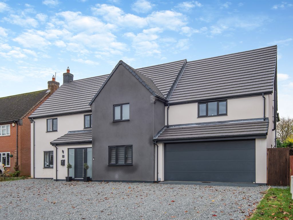 6 bed detached house for sale in Greenfields Road, Dereham NR20, £